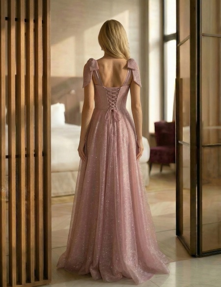 Лиловое блестящее платье с бантиками на плечах