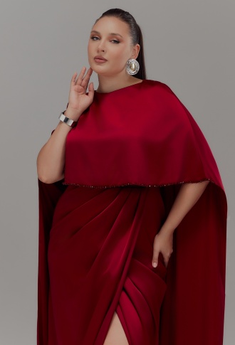 Бордовое платье с кейпом