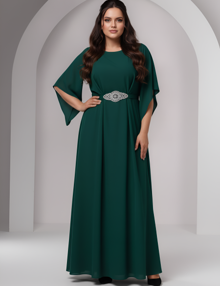 Изумрудное платье по фигуре с брошью на талии и рукавами