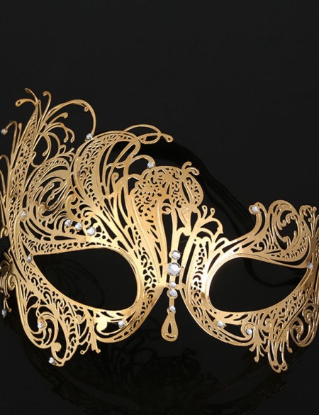 Золотая карнавальная маска