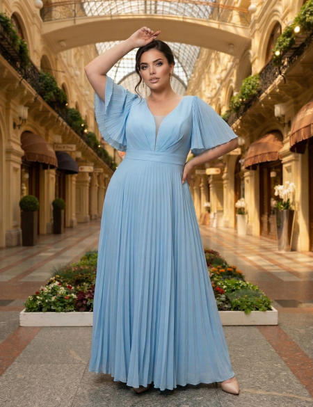 Голубое платье с плиссированной юбкой и рукавами-крылышками