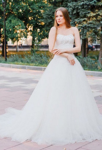 Фатиновое свадебное платье со шлейом