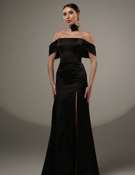 Чёрное атласное платье с корсетным лифом