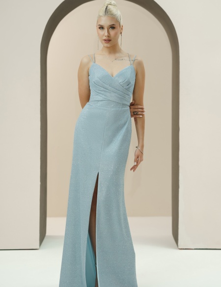 Голубое блестящее платье на лямках