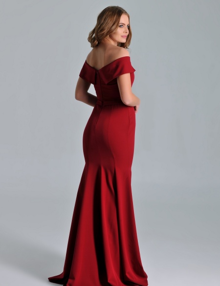 Платье по фигуре со спущенными плечами - Марсала