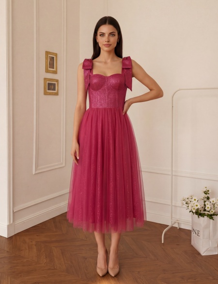 Малиновое блестящее платье миди с бантиками на плечах