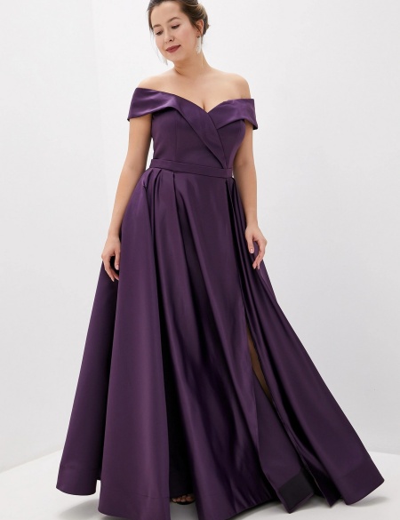 Фиолетовое атласное платье с разрезом