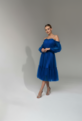 Синее платье миди с пышными рукавами