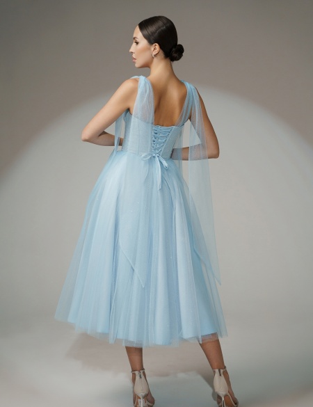 Голубое платье миди с бантиками