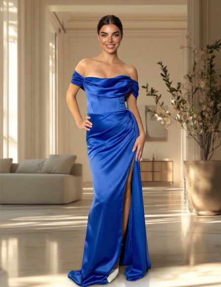 Синее атласное платье с разрезом на ноге и шлейфом 