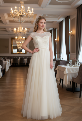 Кремовое фатиновое платье со стразами на лифе и поясе