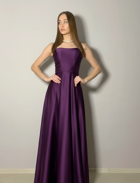Фиолетовое атласное платье с закрытым верхом