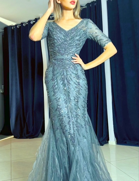 Графитовое платье из бисера с перьями 