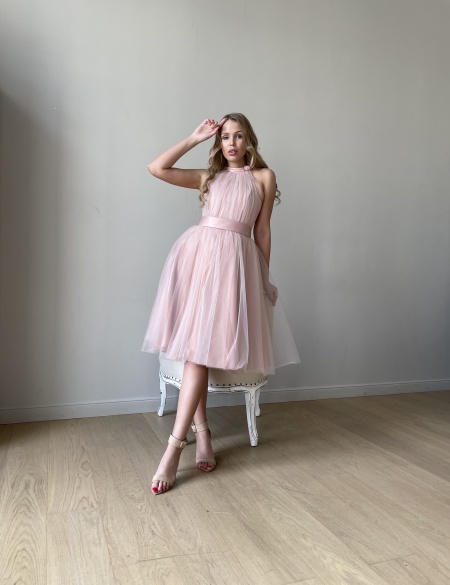 Пудровое платье американка с поясом
