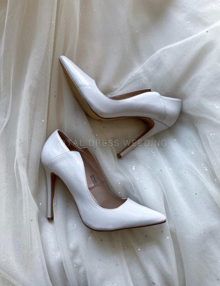 Лаковые туфли на высоком каблуке