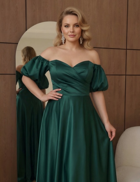 Изумрудное атласное платье с разрезом на ноге и рукавами буфами