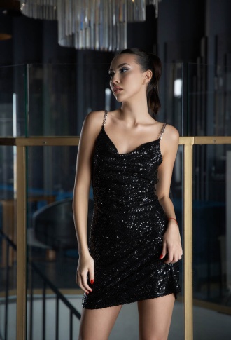 Черное платье мини из пайеток