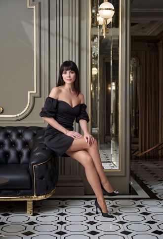 Черное платье мини с буфами