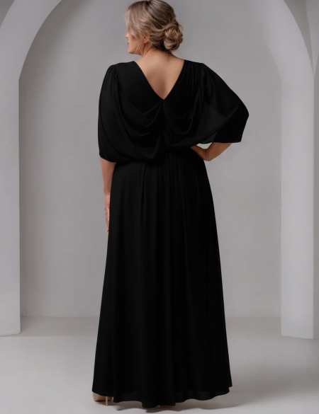 Чёрное платье с шифоновыми рукавами крыло