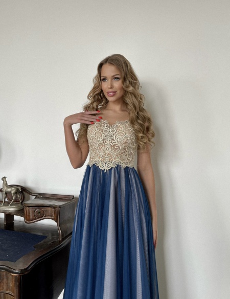 Темно-синее фатиновое платье с золотым расшитым верхом