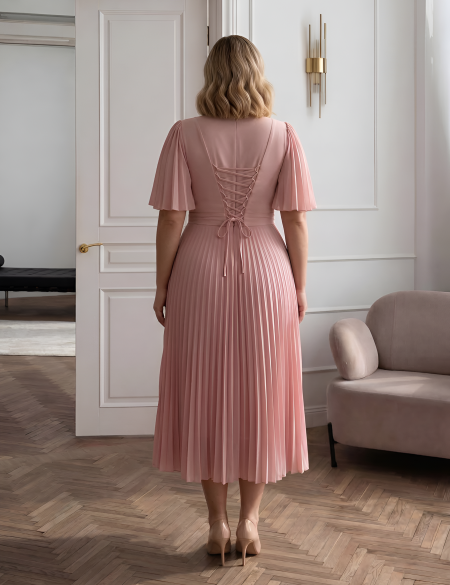 Розовое платье миди с плиссированной юбкой и рукавами-крылышками