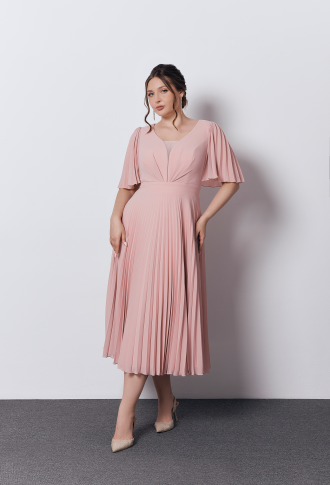 Розовое платье миди с плиссированной юбкой и рукавами-крылышками