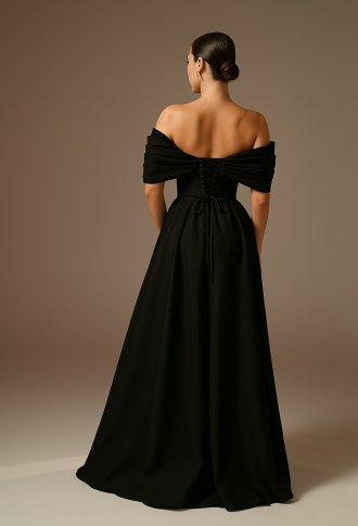 Чёрное  платье из органзы с объемными спущенными плечами