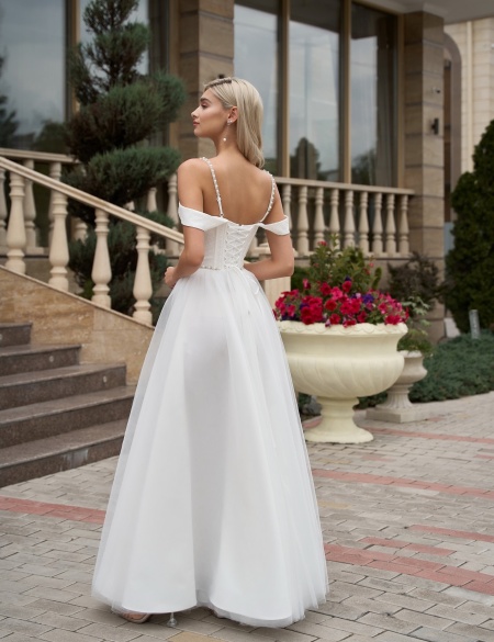 Свадебное платье с жемчужным поясом Рина