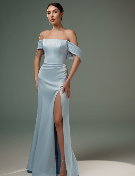 Голубое атласное платье с корсетным лифом
