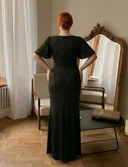 Чёрное блестящее платье по фигуре с рукавами крыло