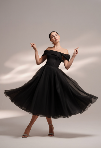 Чёрное платье миди из органзы со спущенными плечами