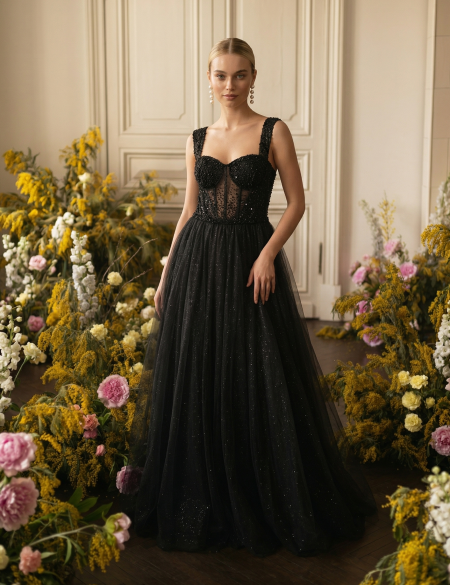 Черное вечернее платье макси с кружевным корсетом на широких бретелях и мерцающей юбкой