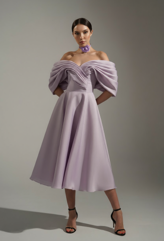 Лиловое платье миди из органзы с объёмными спущенными плечами