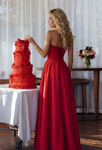 Красное вечернее платье в пол