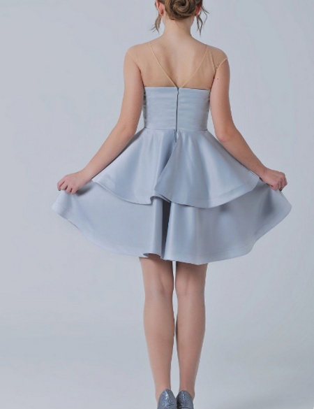 Серое атласное платье с двухъярусной юбкой