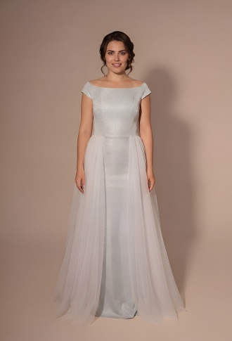 Серебряное блестящее платье по фигуре с накладной фатиновой юбкой