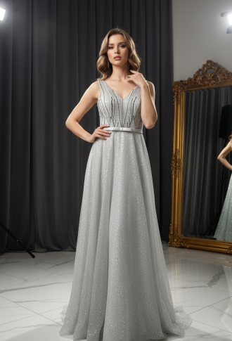 Серое платье с блестящей юбкой и бисером на лифе