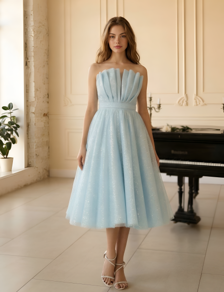 Голубое блестящее платье миди бандо