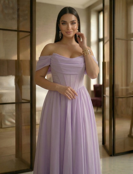 Лавандовое платье макси А-силуэта со спущенными рукавами и высоким разрезом