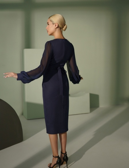 Тёмно-синее платье миди с рукавами