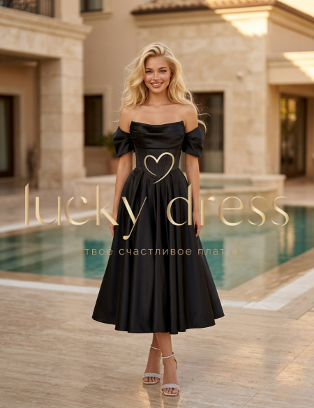 Чёрное платье миди с корсетным лифом и разрезом на ноге