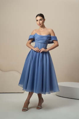 Платье цвета индиго со спущенными плечами а-силуэт