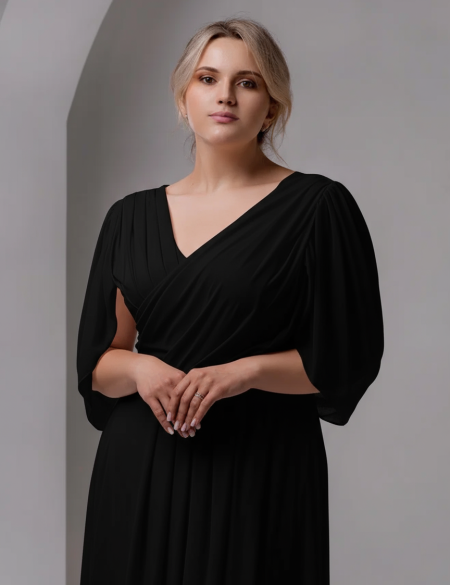 Чёрное платье с шифоновыми рукавами крыло
