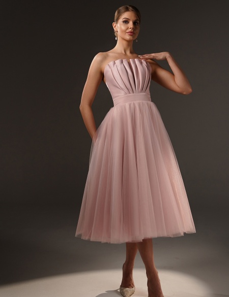 Голубое платье миди с фатиновой юбкой и атласным лифом