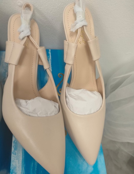 Бежевые босоножки