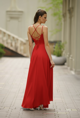 Красное шифоновое платье на лямках