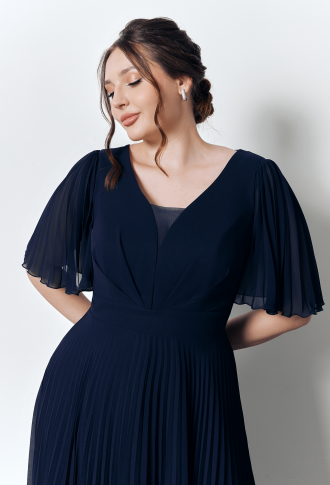 Темно-синее платье миди с плиссированной юбкой и рукавами-крылышками