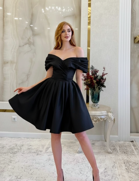 Чёрное атласное платье мини с объемными спущенными плечами