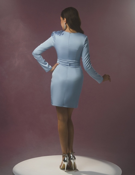 Голубое платье мини по фигуре с длинными рукавами