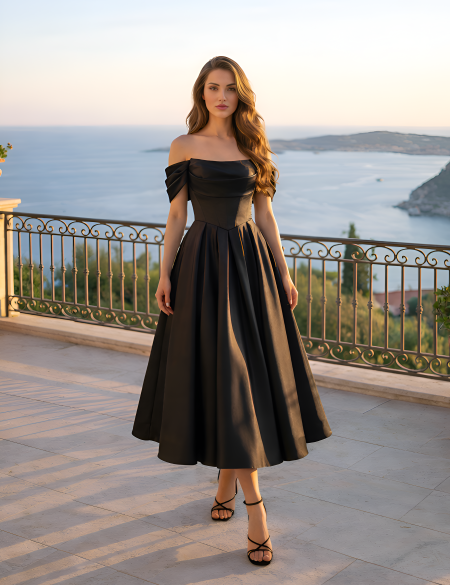 Черное платье со спущенными плечами а-силуэт